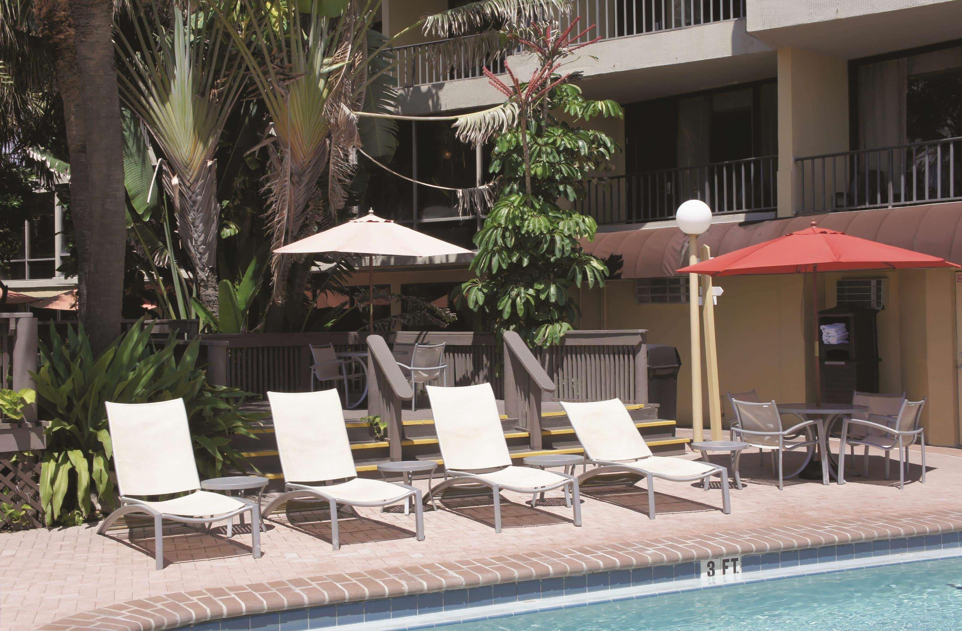 La Quinta By Wyndham Cocoa Beach Oceanfront Hotel Exterior photo