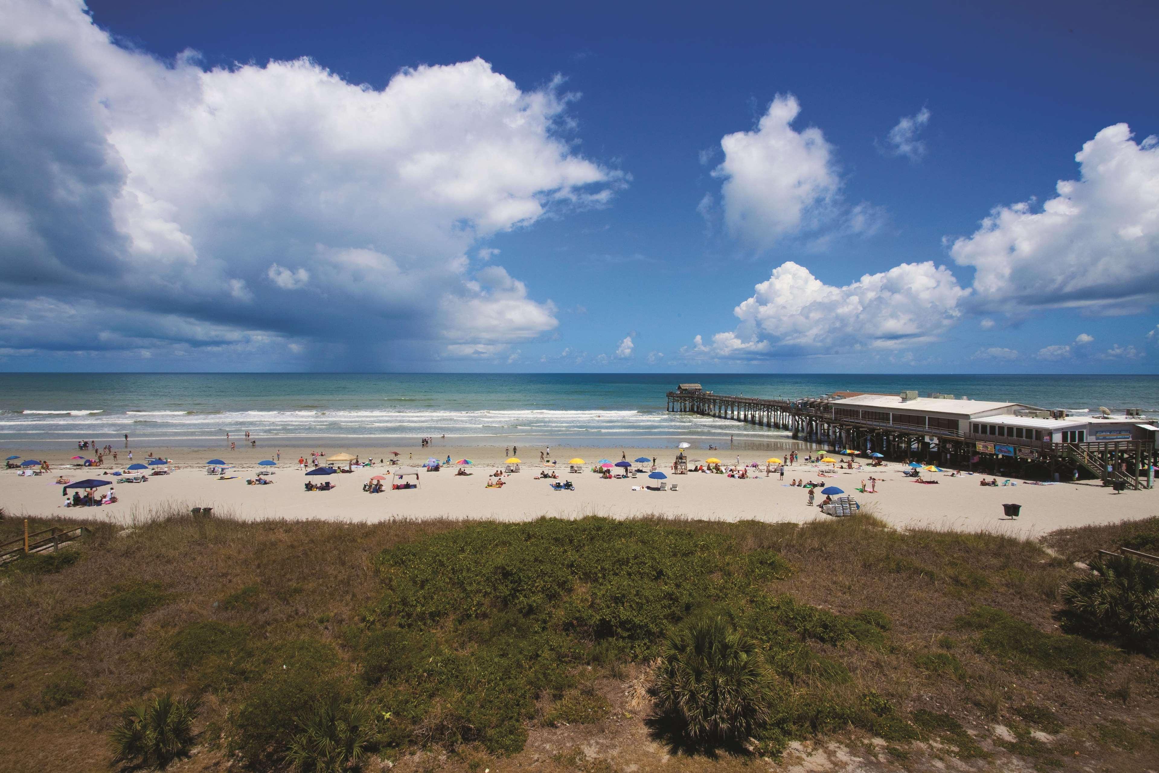 La Quinta By Wyndham Cocoa Beach Oceanfront Hotel Exterior photo