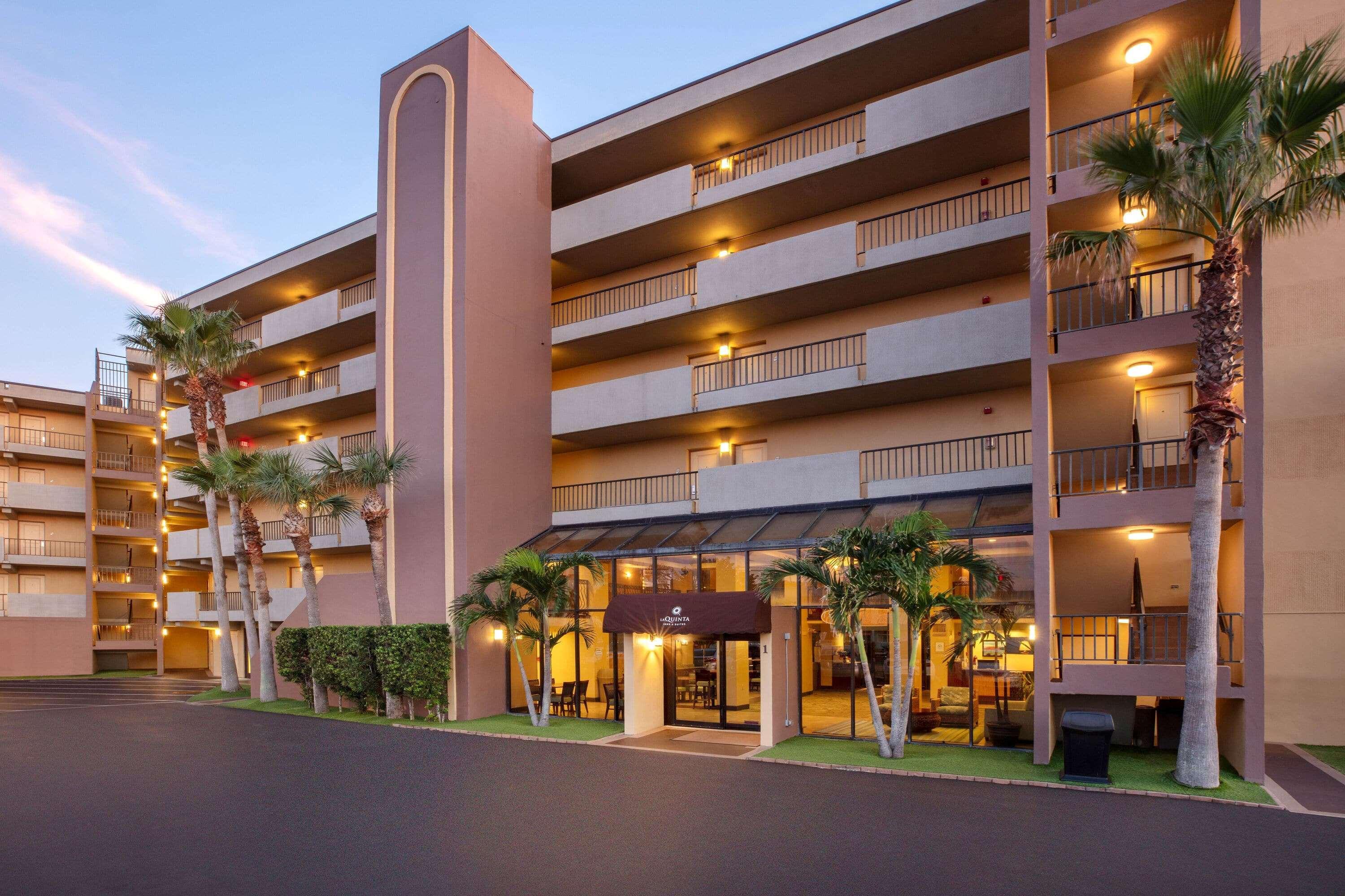 La Quinta By Wyndham Cocoa Beach Oceanfront Hotel Exterior photo