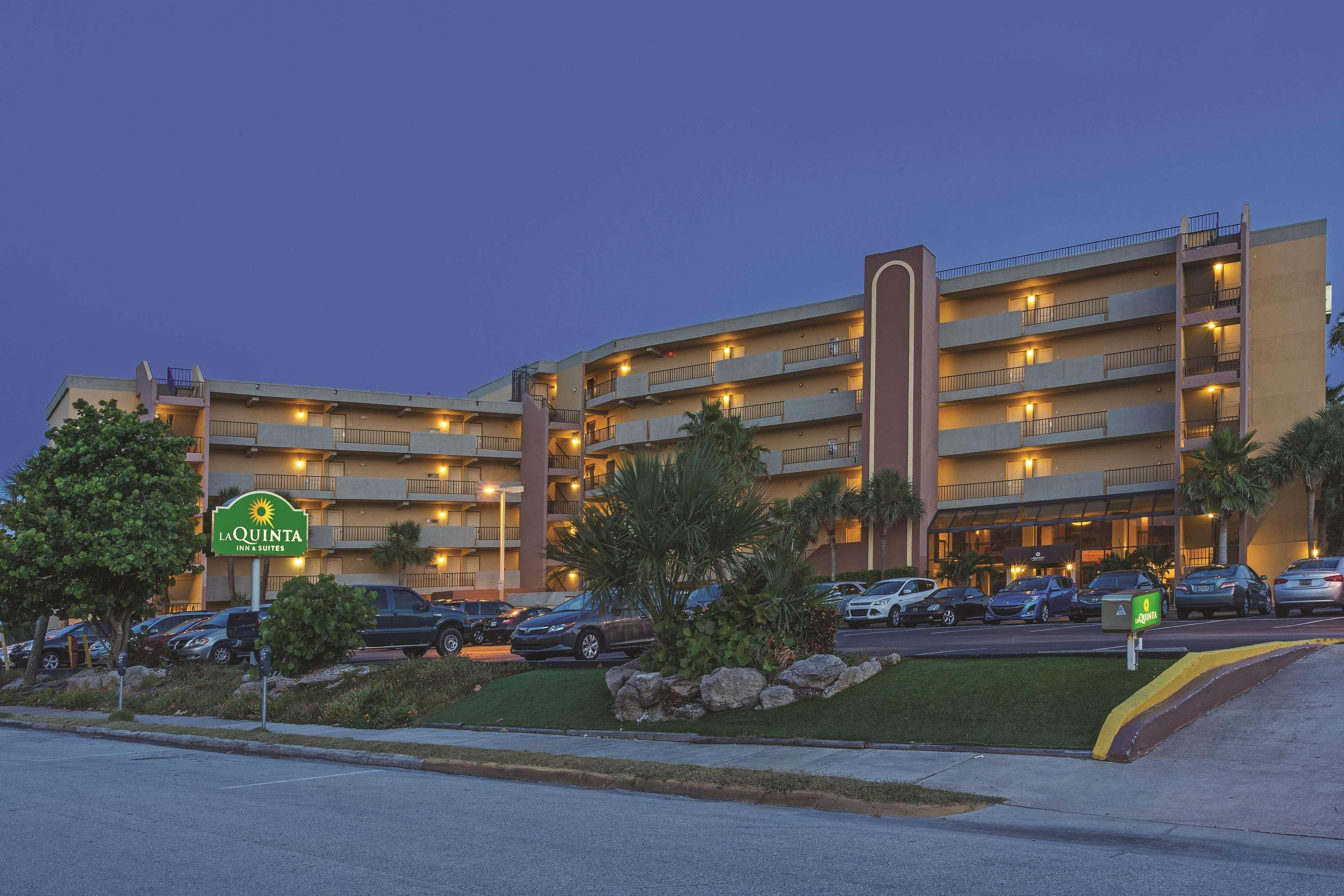 La Quinta By Wyndham Cocoa Beach Oceanfront Hotel Exterior photo