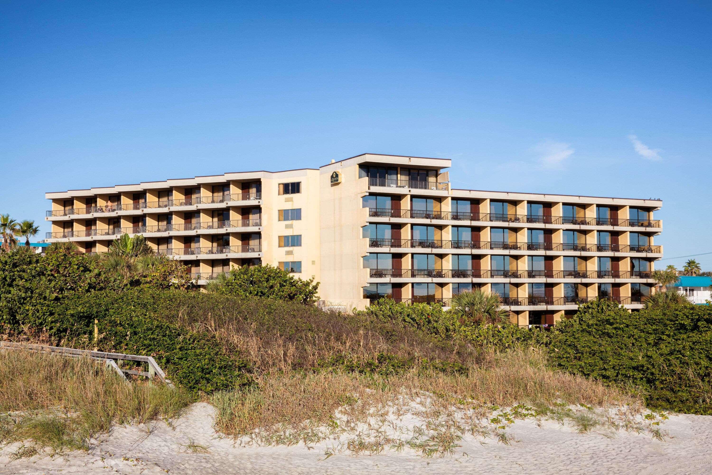 La Quinta By Wyndham Cocoa Beach Oceanfront Hotel Exterior photo