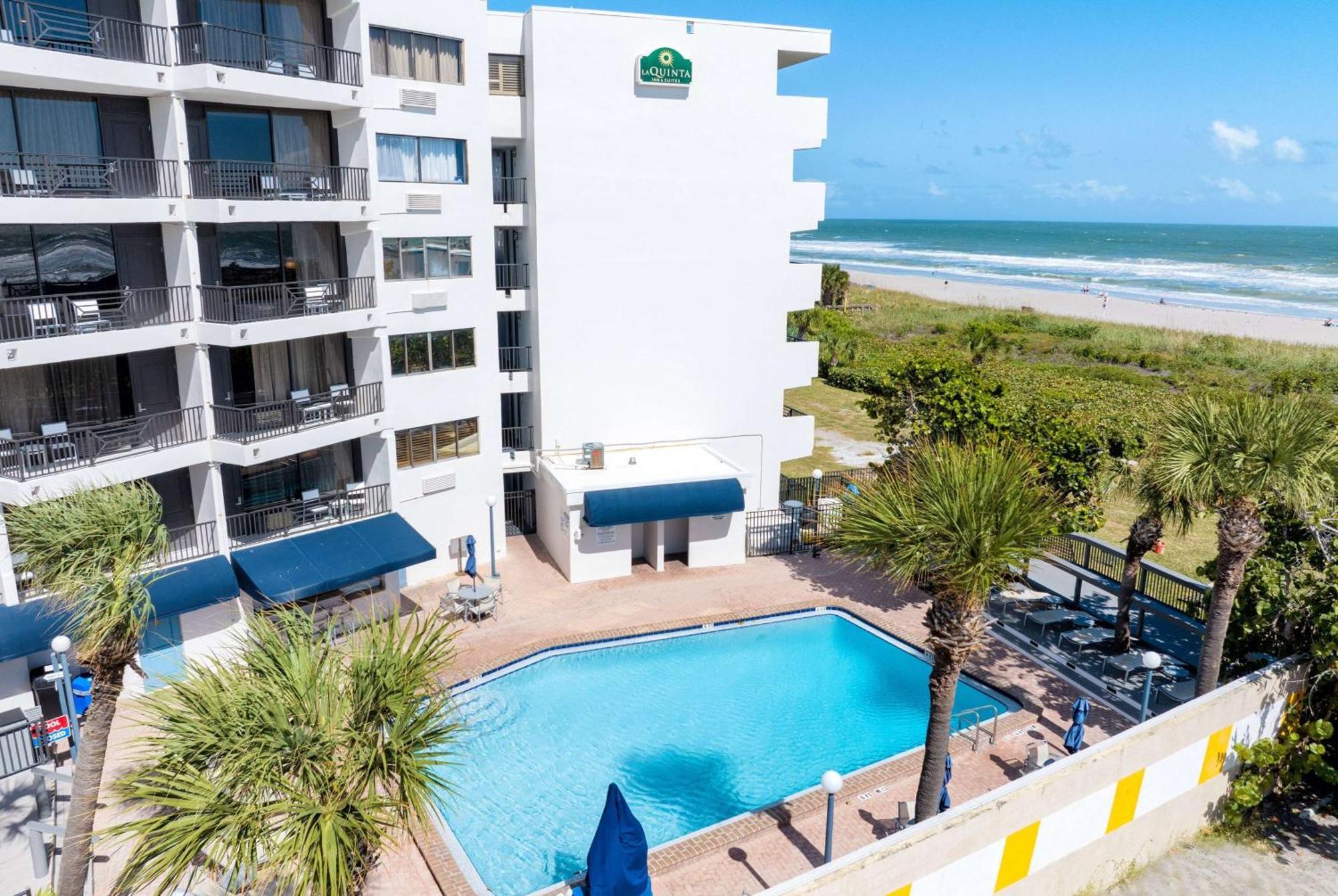 La Quinta By Wyndham Cocoa Beach Oceanfront Hotel Exterior photo